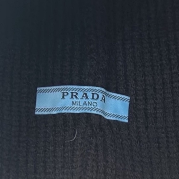 New black Prada beanie never worn one size - Picture 4 of 4